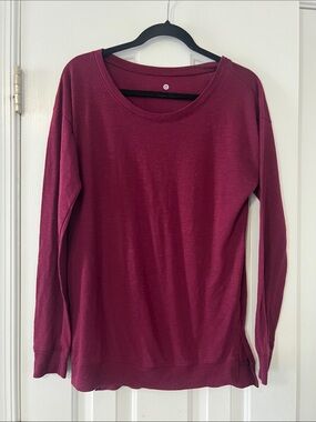 SO Women's Long-Sleeve Crewneck Top in Burgundy